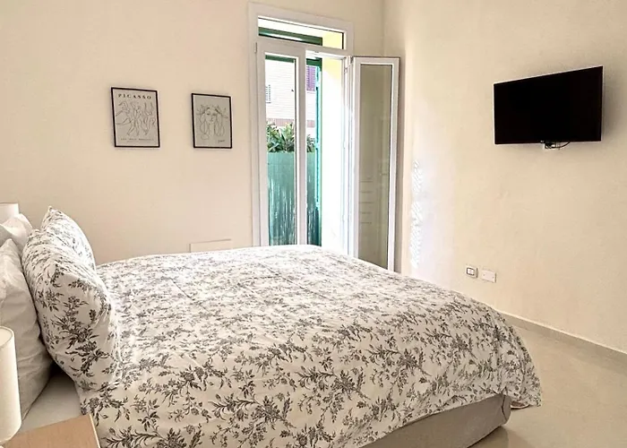 Golden Hour Apartment *